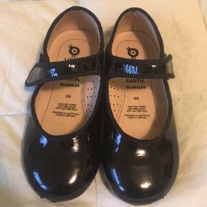 Old sole black patent Mary Janes 26